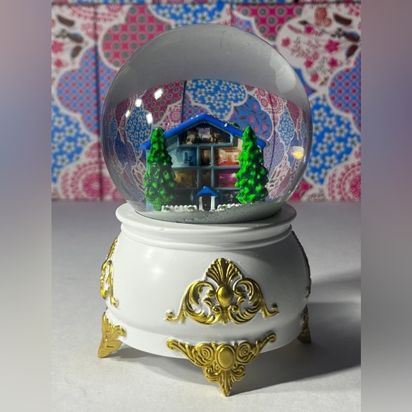Taylor Swift Other - RARE FIND Taylor Swift Lover Snow Globe w 1989 confetti OFFICIAL
